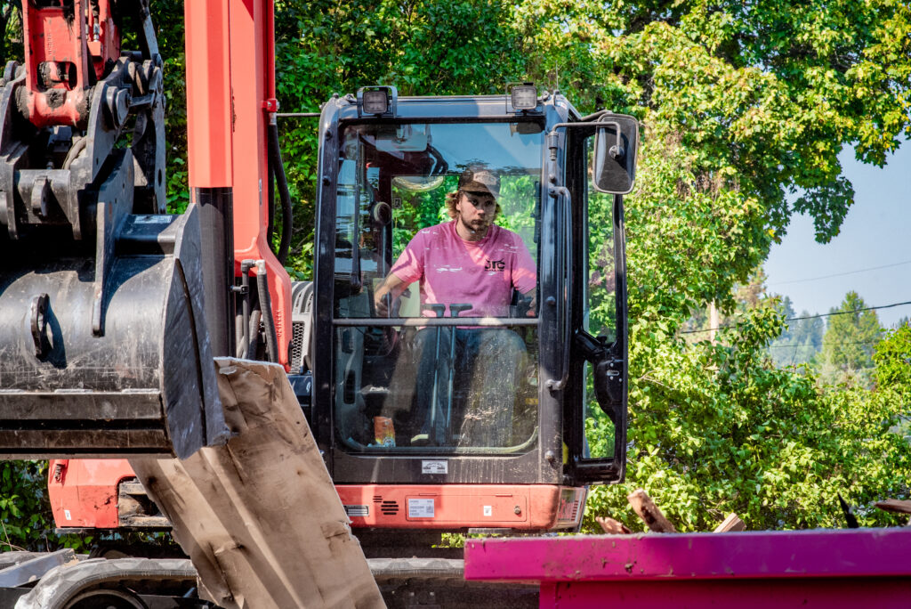 Fully equipped trucks available for Demolition services locally